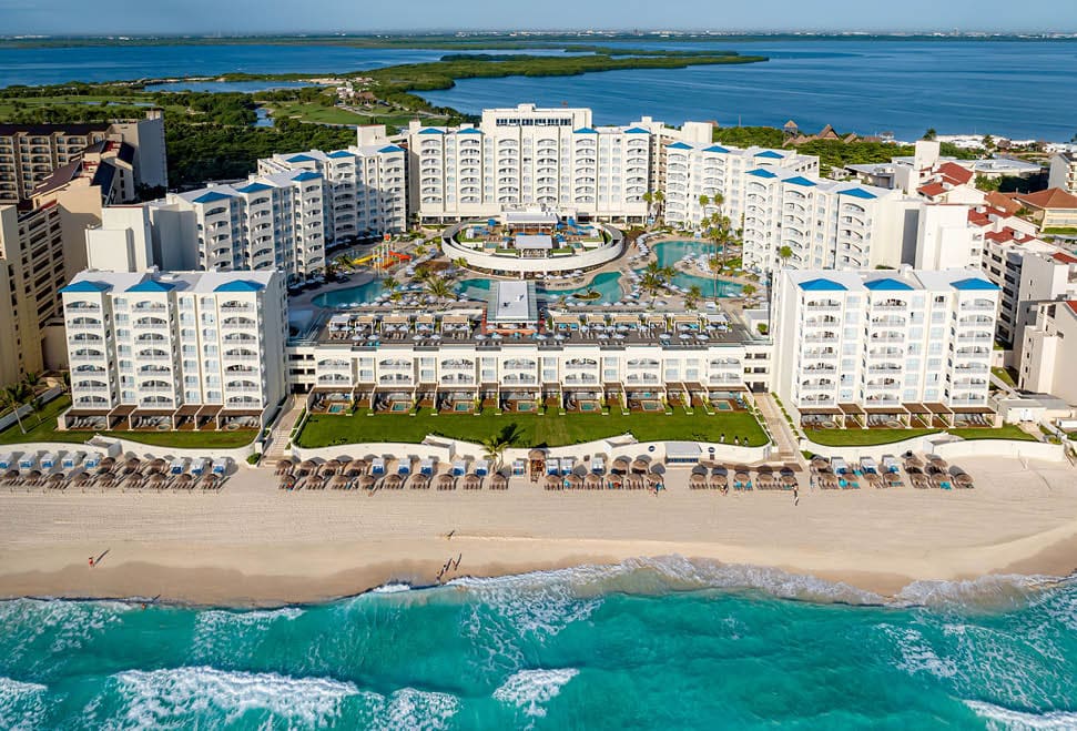 Hilton Cancun Mar Caribe All-Inclusive. Photo by Victor Elias Photography.
